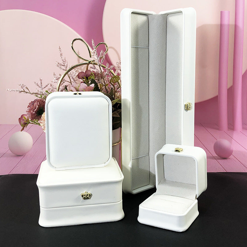 Boîte à bijoux de la Couronne serrée de taille blanche