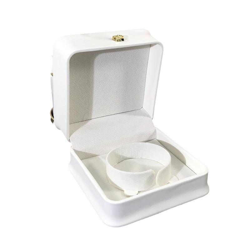 Boîte à bijoux de la Couronne serrée de taille blanche