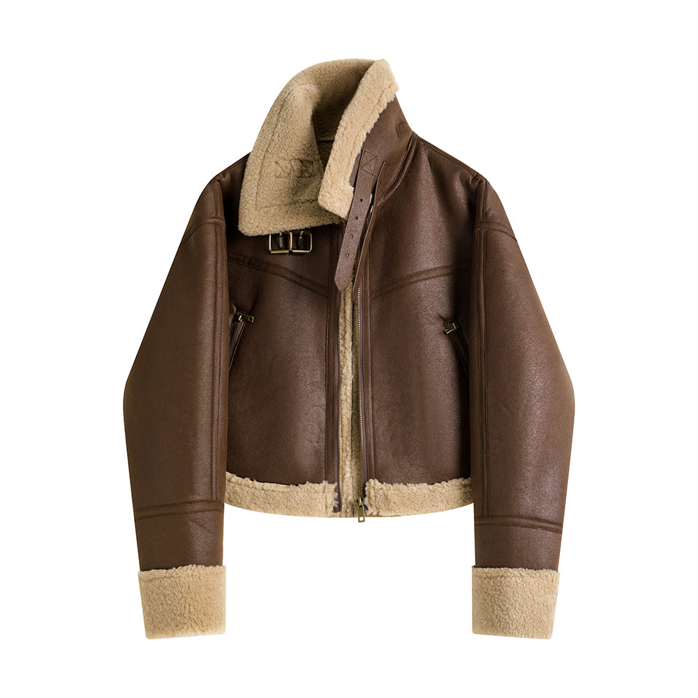 Manteau court de four à lamb intégré au collier