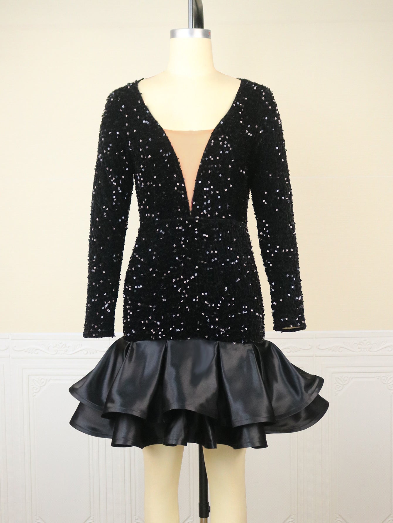 See-through Deep V-neck Sequins Robe Banquet Ball Party Robe courte