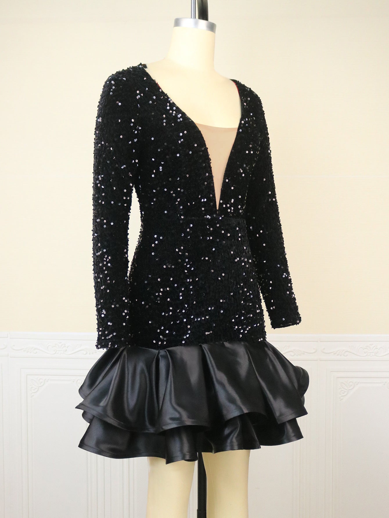 See-through Deep V-neck Sequins Robe Banquet Ball Party Robe courte