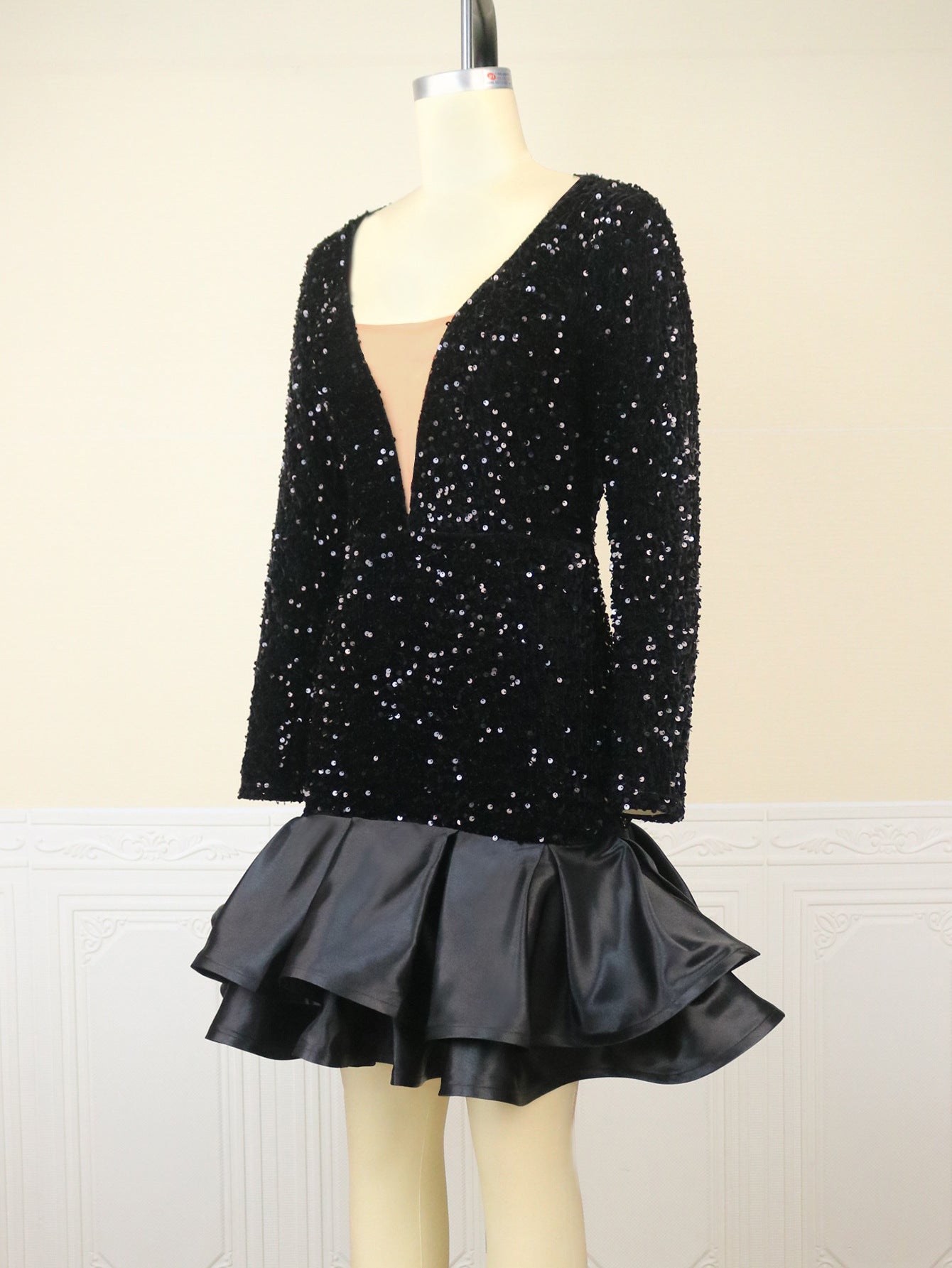 See-through Deep V-neck Sequins Robe Banquet Ball Party Robe courte