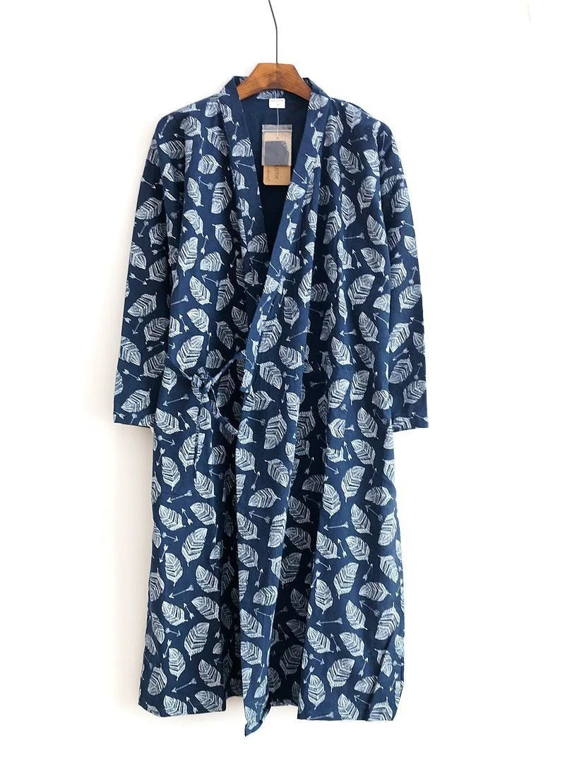 Maison de mode pour hommes porter une chemise de nuit en coton