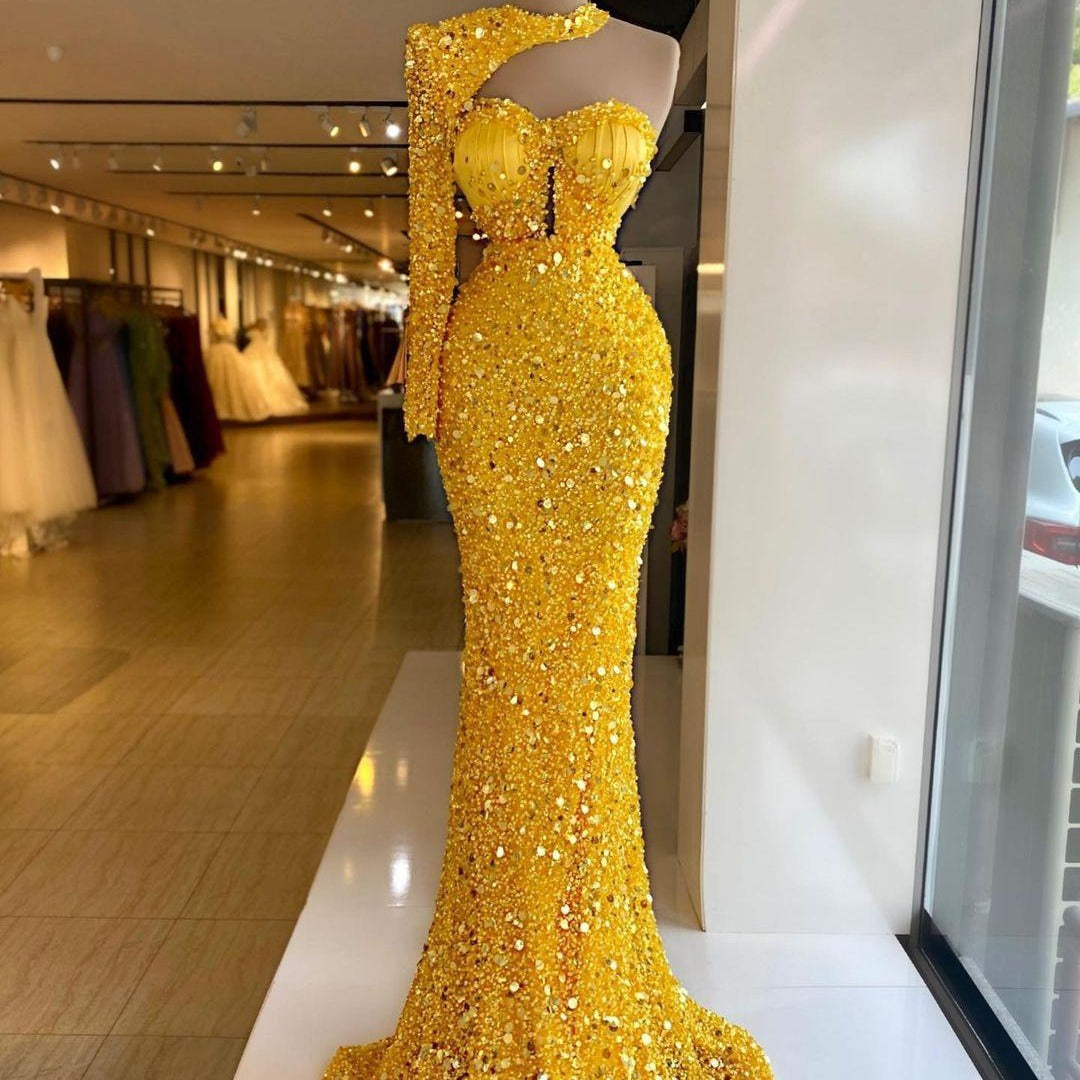 Robe asymétrique à manches simples pour broderie en perles pailletées