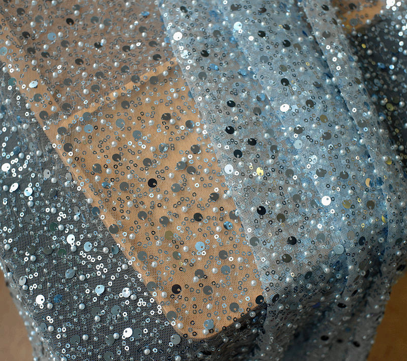 Robe asymétrique à manches simples pour broderie en perles pailletées