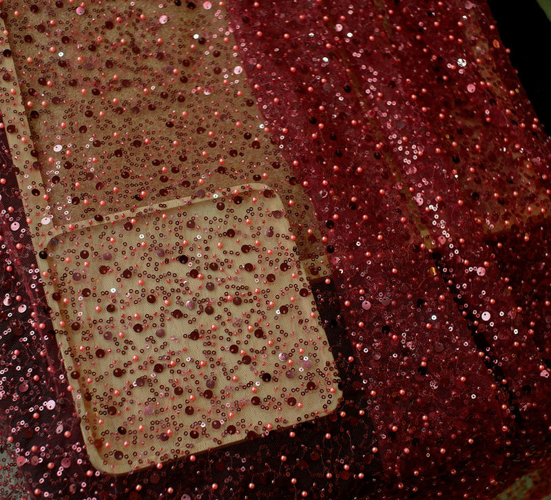 Robe asymétrique à manches simples pour broderie en perles pailletées