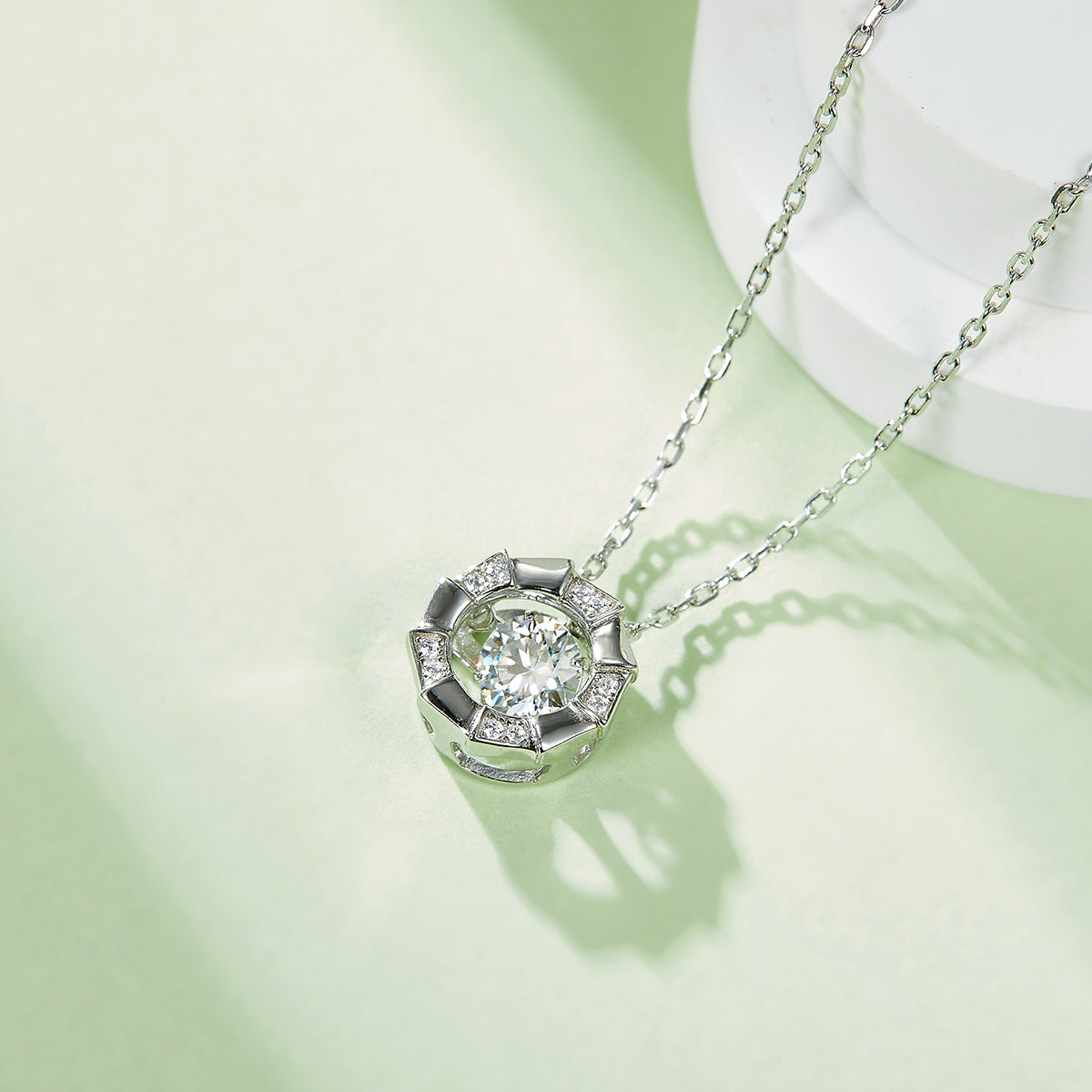 S925 Argent Sterling 0.5ct D Couleur VVS1 Moissanite Col rond circulaire 45cm Platine