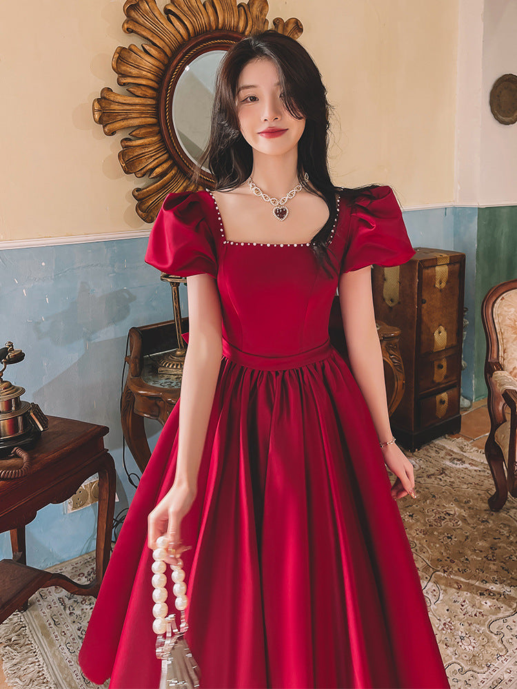 Vin d'hiver engagement rouge quotidien princesse française sur la course robe satin