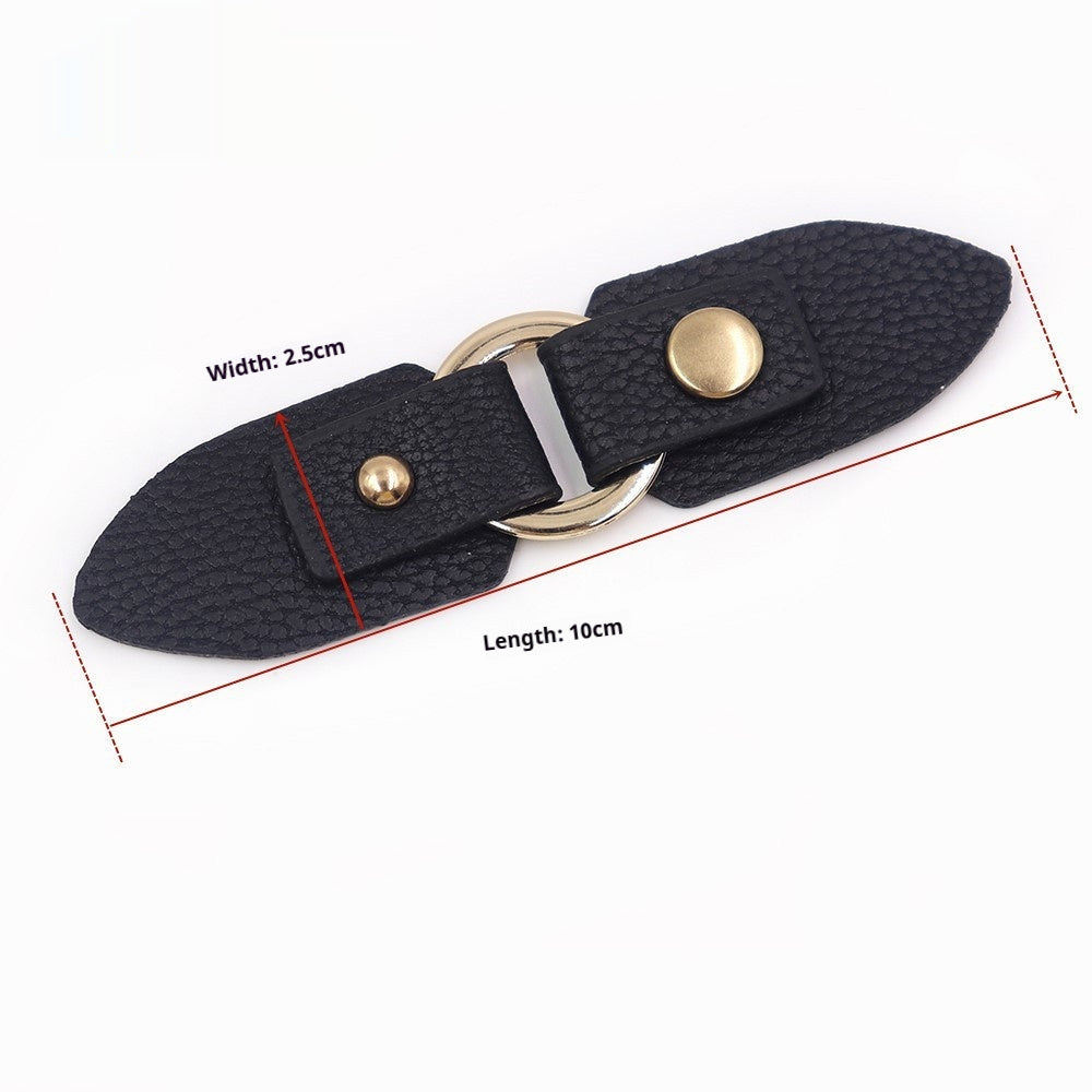 Boutons métalliques en cuir haut de gamme sur le manteau