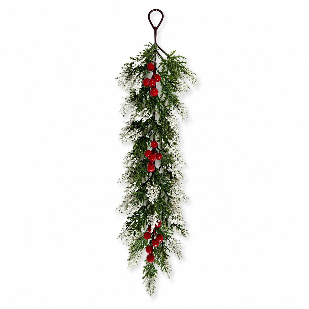 Pine de tour de neige artificielle de Noël avec des vignes de baies rouges