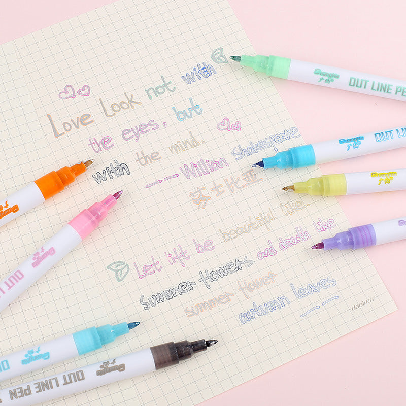 Marqueur étudiant de stylo en surbrillance