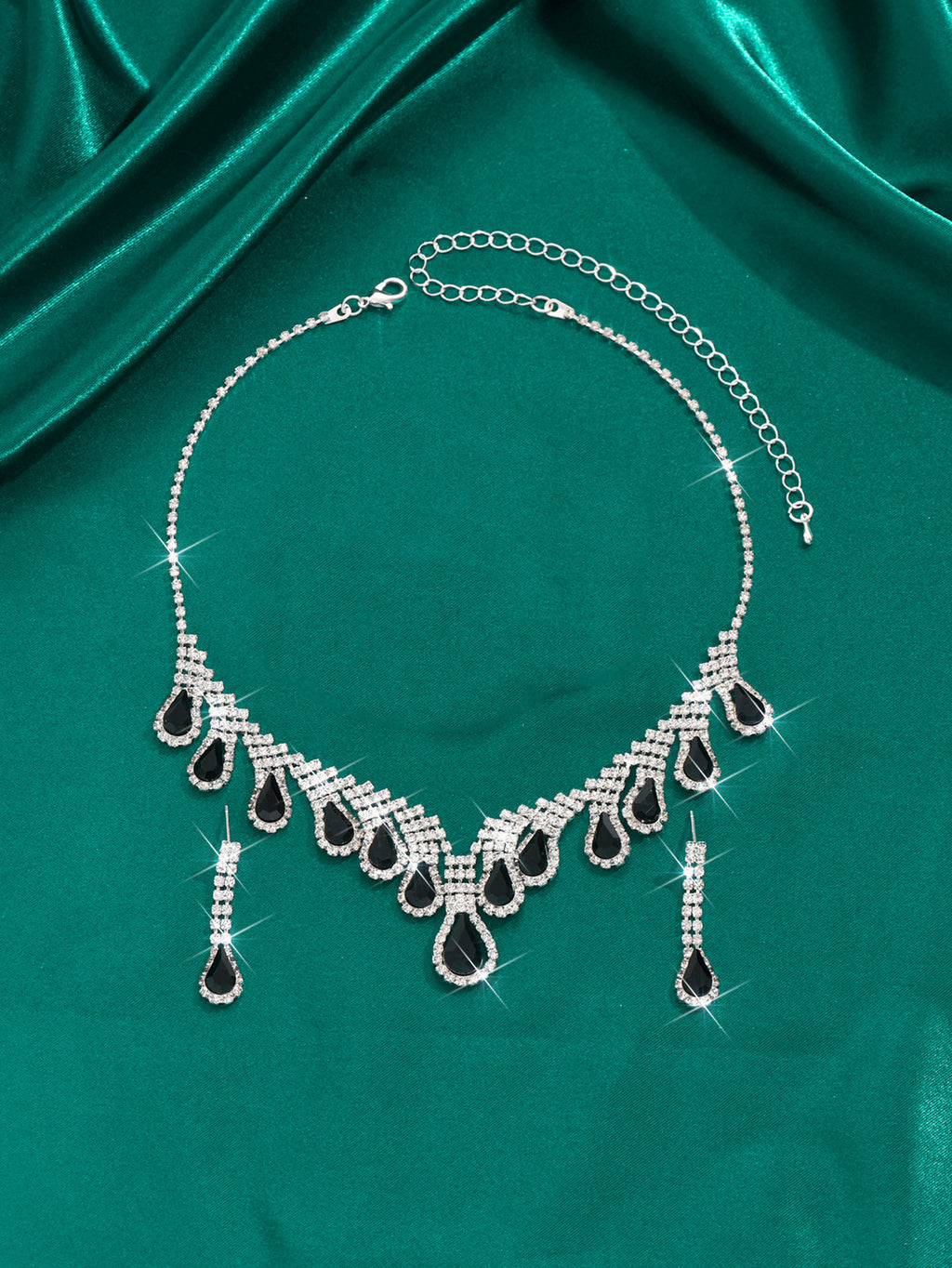 Style Collier de la goutte d'eau de diamant complet