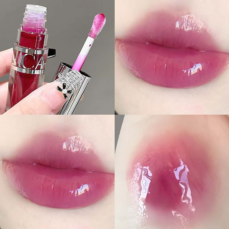 Un radiant hydratant et un lip gloss hydratant avec une finition miroir de style Dewy