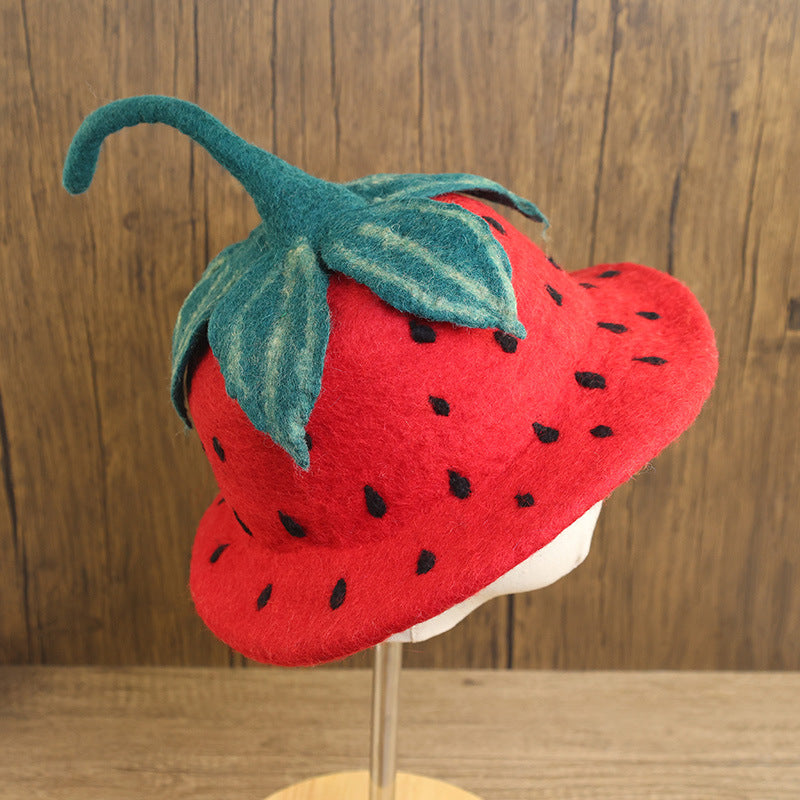 Chapeau d'accessoires pour vêtements en laine de fraise de fruits de style rue personnalisé
