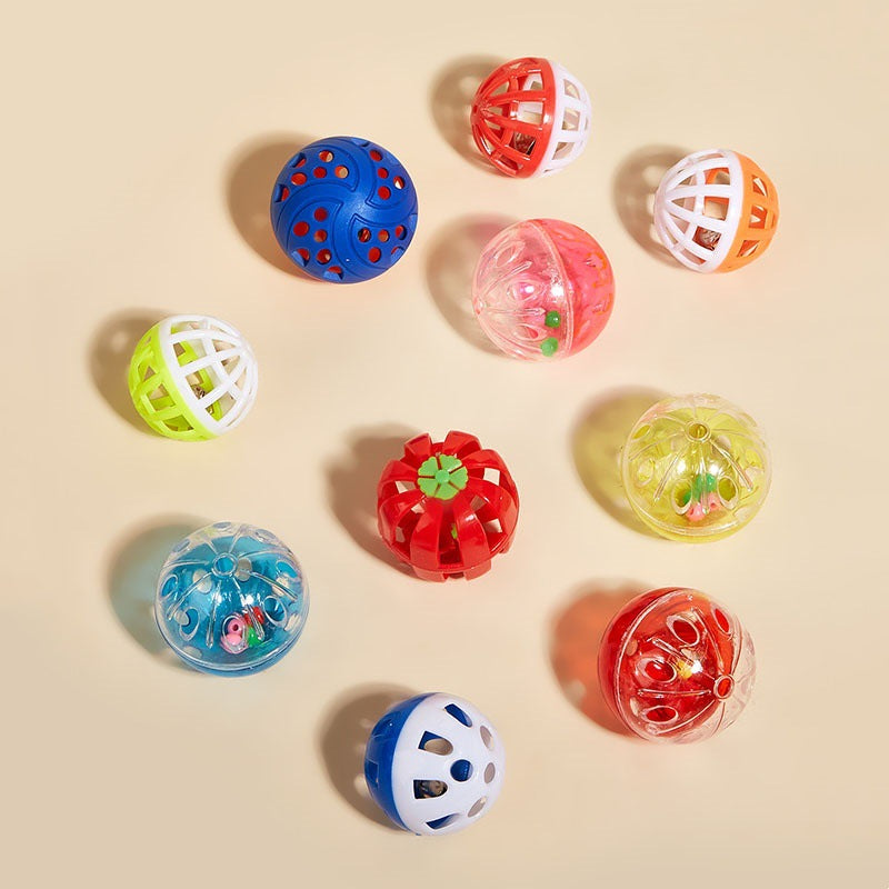 Balle de teasing de chat en plastique coloré Mesh Hollow Sound