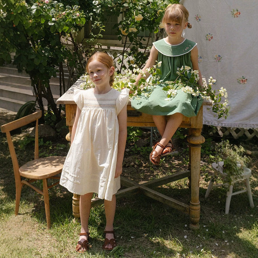 Robe de dentelle fashionable de couleur simple