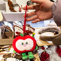 Pendentif en peluche rouge