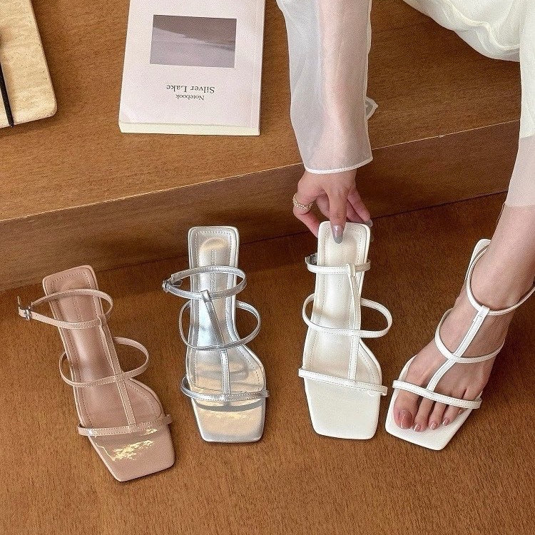 La première rencontre avec les talons nus français de Ji