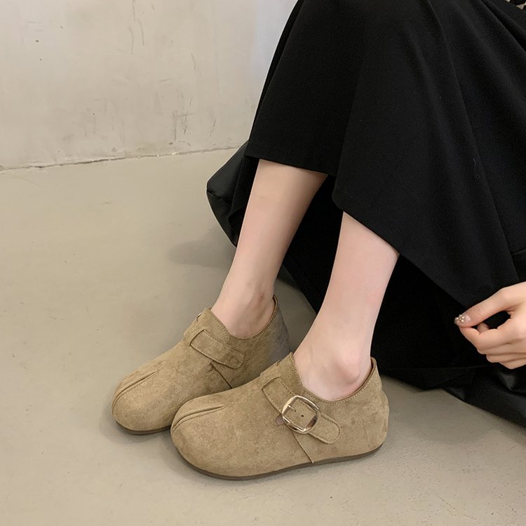 Chaussure en boken avec hauteur accrue à l'intérieur