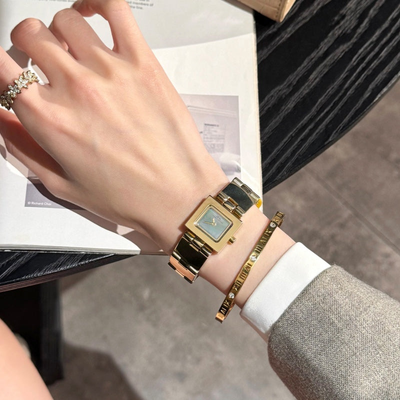 Petite montre carrée légère de luxe Niche mode Minimalis pour les femmes