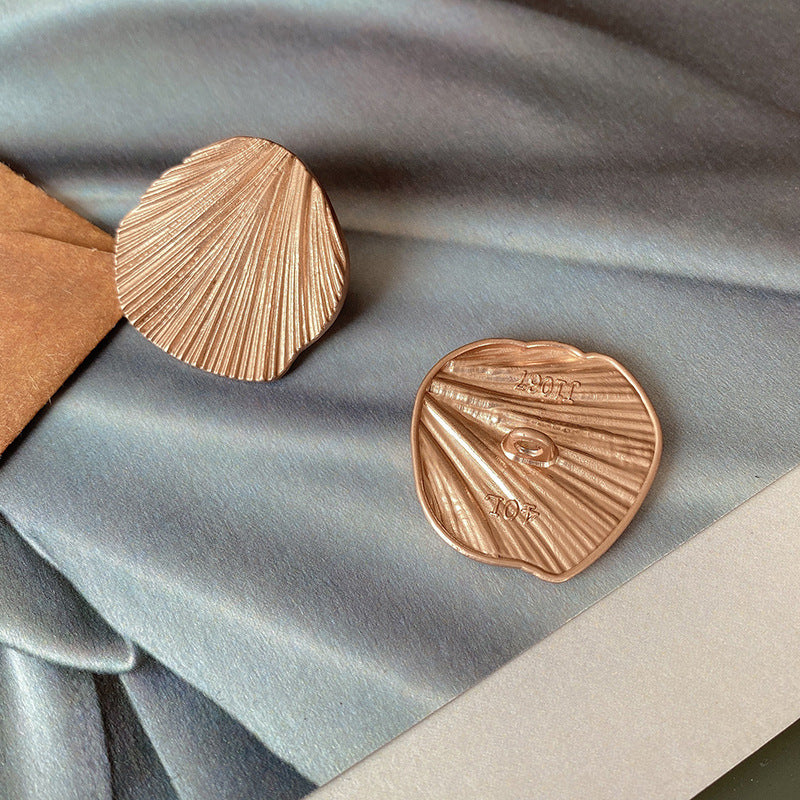 Manteau de tranchée décoratif à écailles creuses à bouton métallique