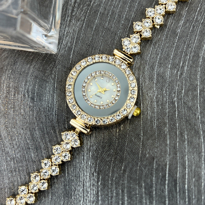Montre Quartz femme en verre incrusté de diamant