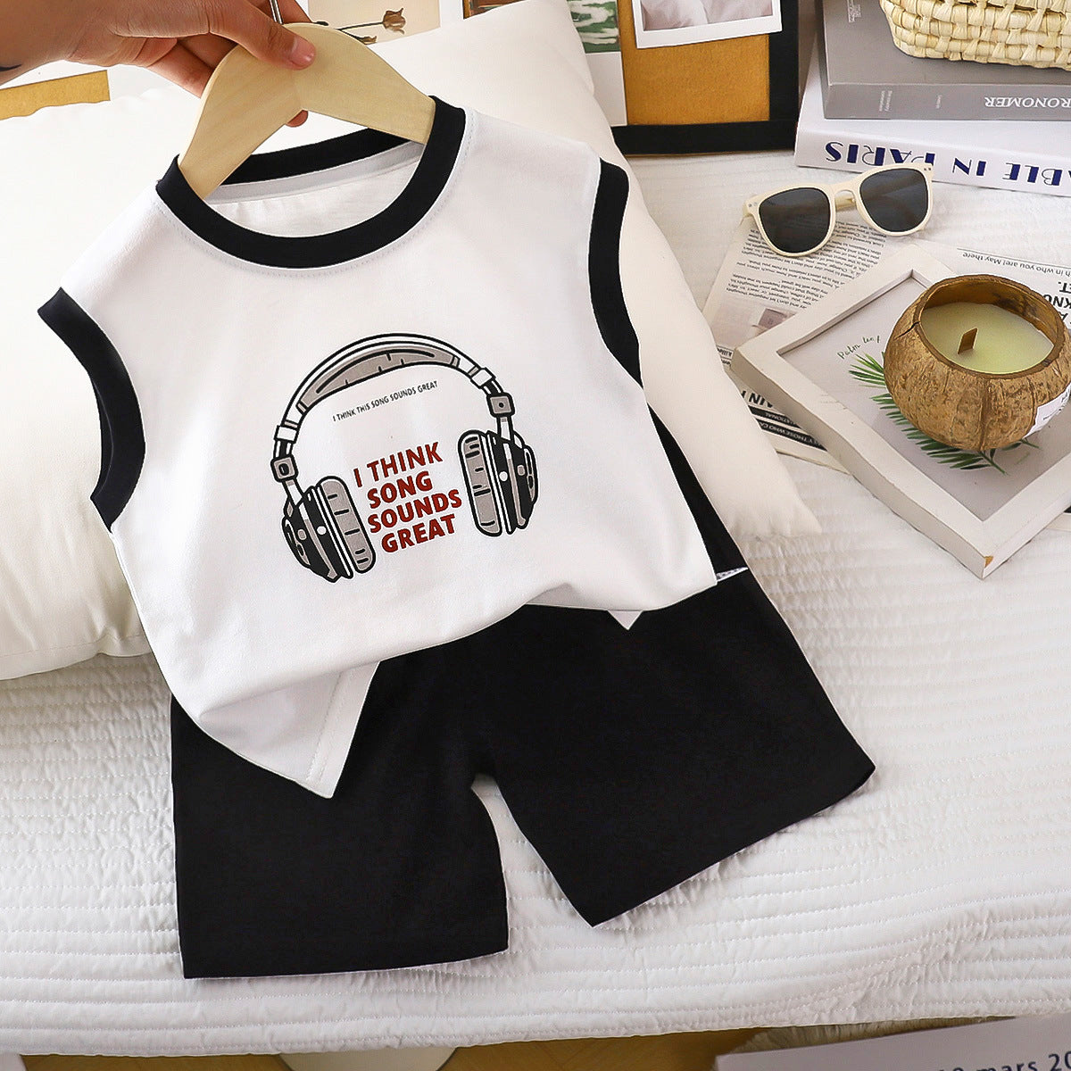 Sleeveless kids' T-shirt and shorts