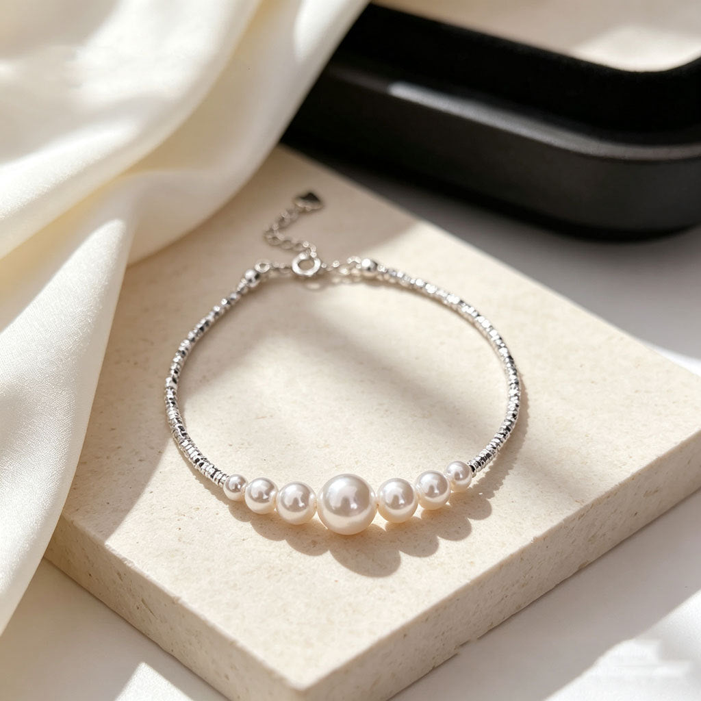 Collier Silver Pearl cassé est simple