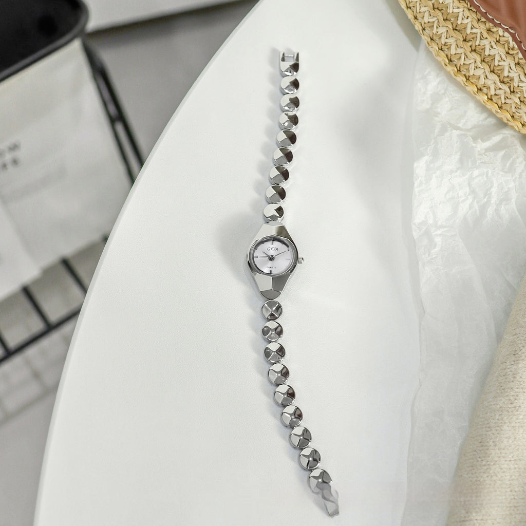 Montre en alliage femme élégante et minimaliste