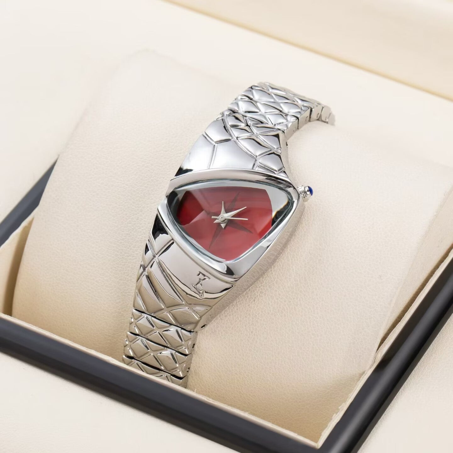Niche Designer inspire Triangulaire Dragon patterned Irrégulier en forme de Quartz Montre