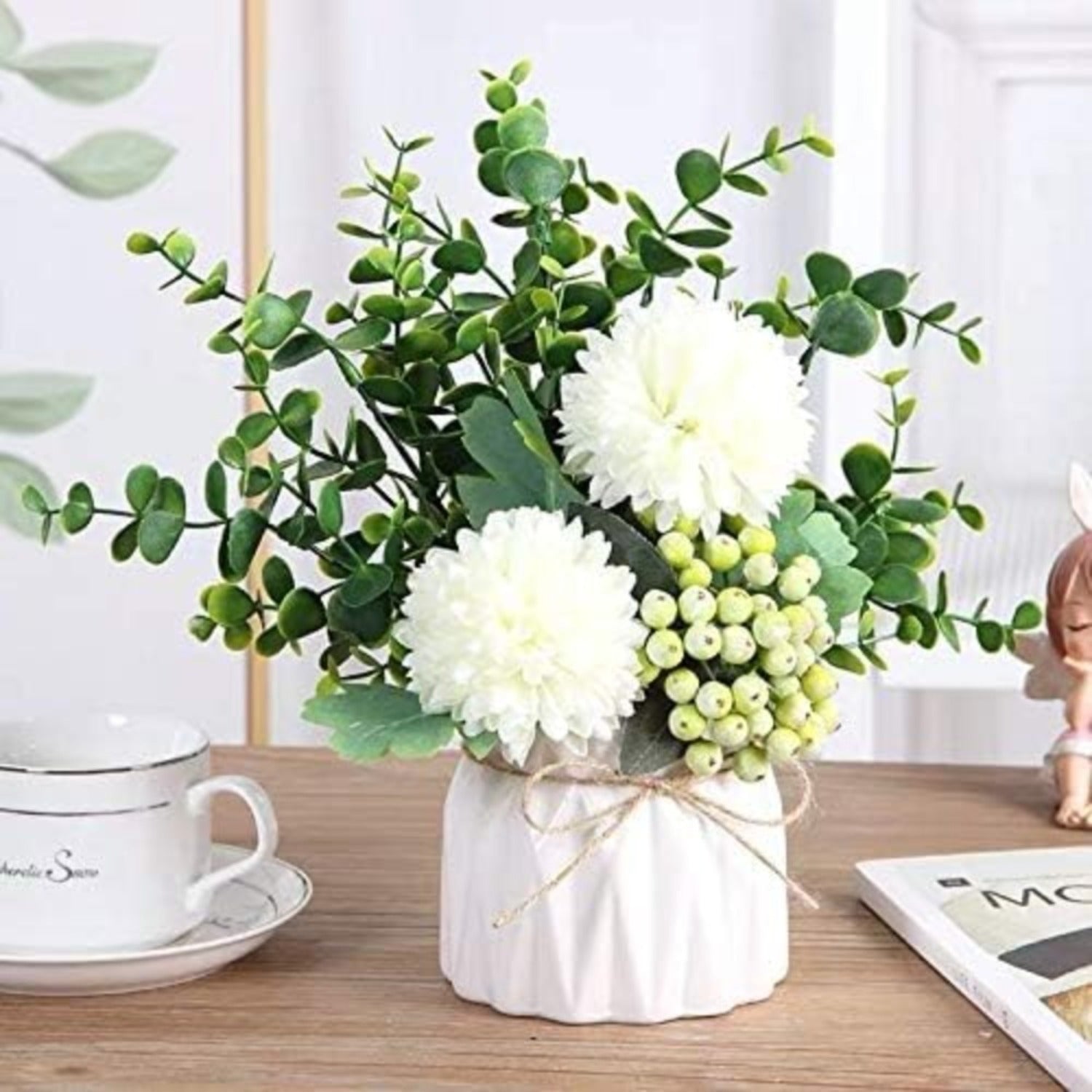 Décor saisonnier — Fleur d'hydrange artificielle et petit vase en céramique