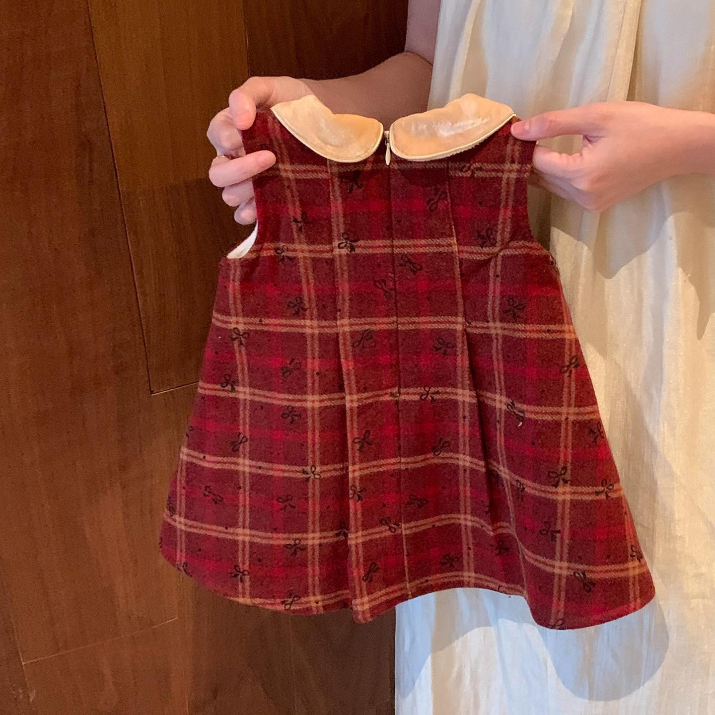 Robe de festive rouge à bord de velours