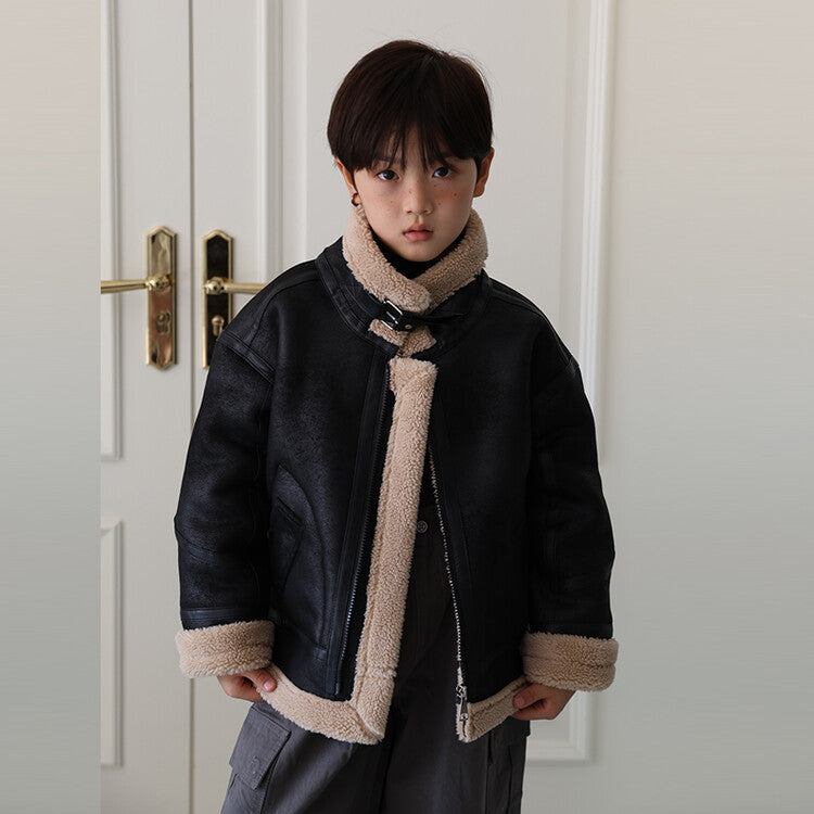 Manteau doublé de suède avec fourrure intégrée pour une chaleur et une épaisseur supplémentaires