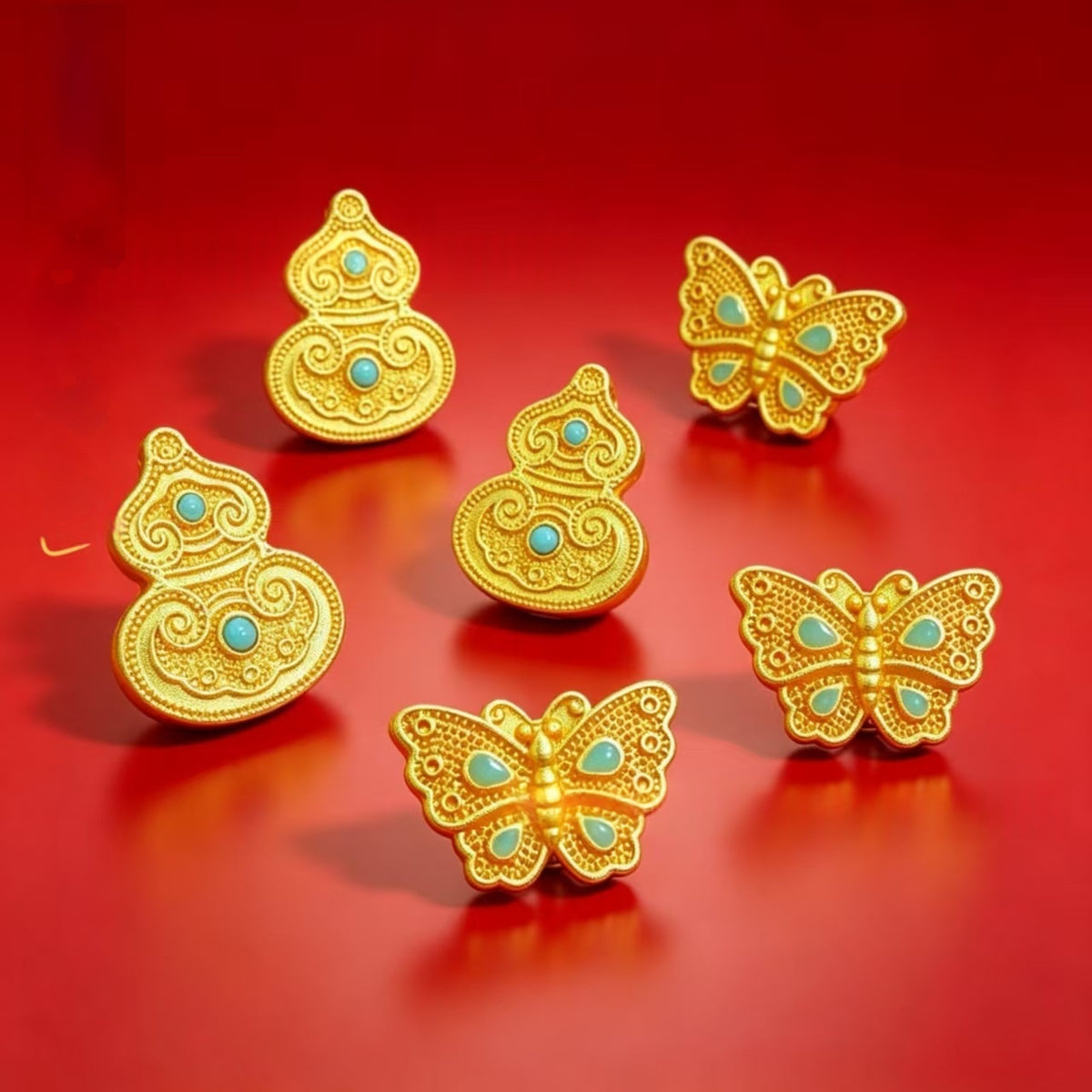 Alluvial Gold Filipree incrusté de papillon turquoise et de perles longues en forme de gouard