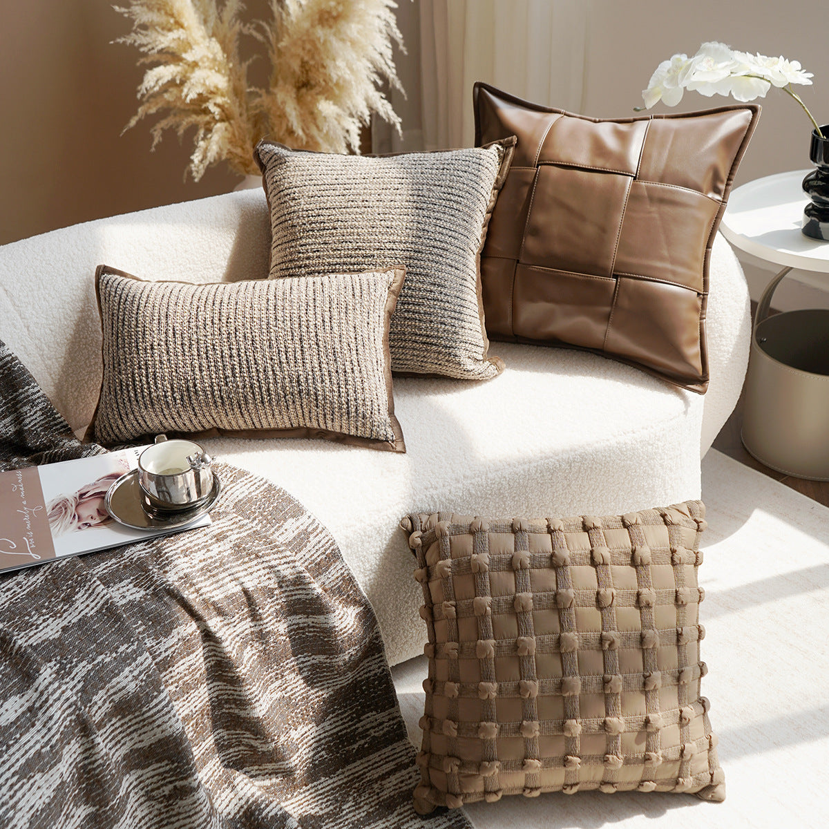 Coussin de Sofa Marron Maillard avec un oreiller luxueux Wabi-sabi léger