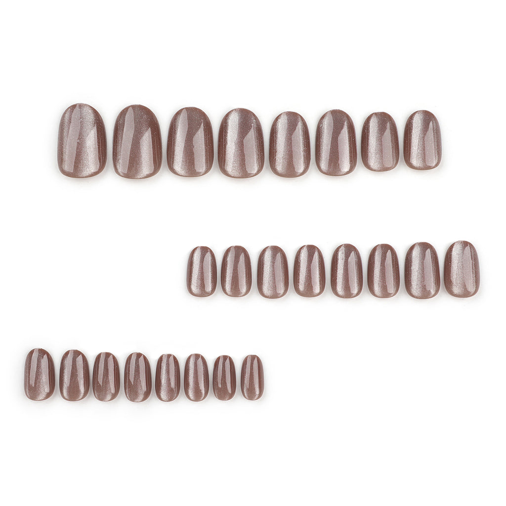 Short Round Deep Brown Conseils d'ongle de couleur solide qui éclairent la peau et la caractéristique d'un oeil de chat