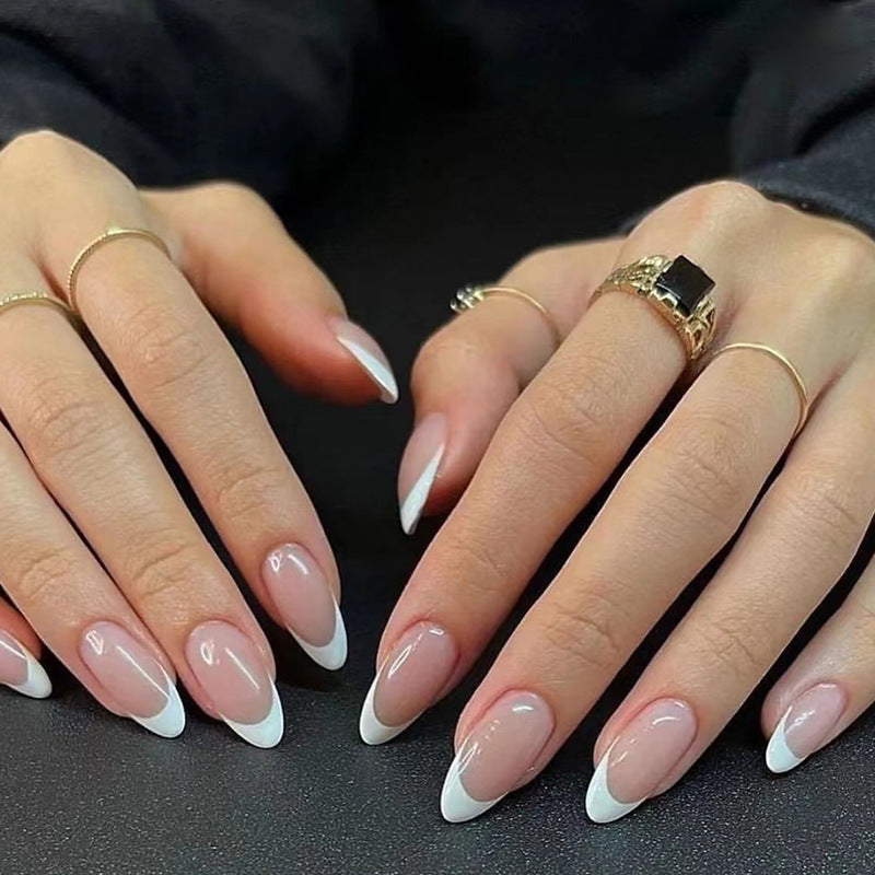 Minimaliste tonique blanc Subtly séduisante de style français Presse sur les ongles