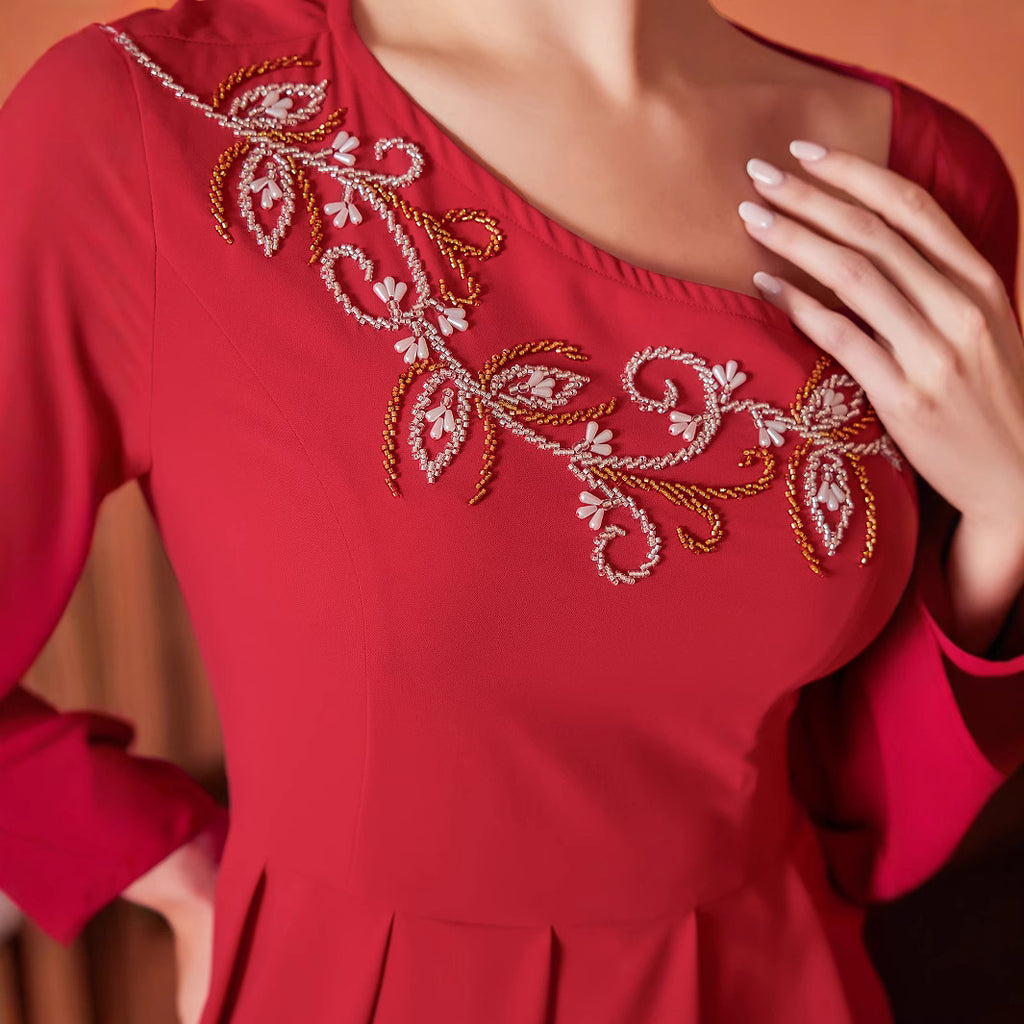 Modèle Red Designer Perceuse de couture à main dans l'industrie lourde Robe hors de l'épaule