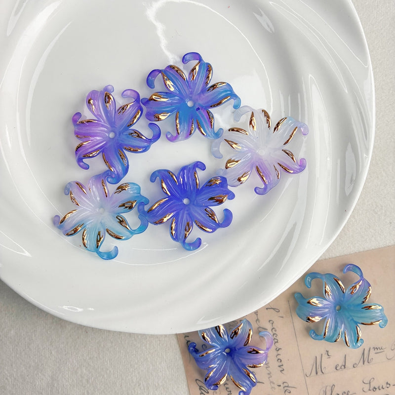 Charms de fleurs d'iris acrylique dorés à deux tons
