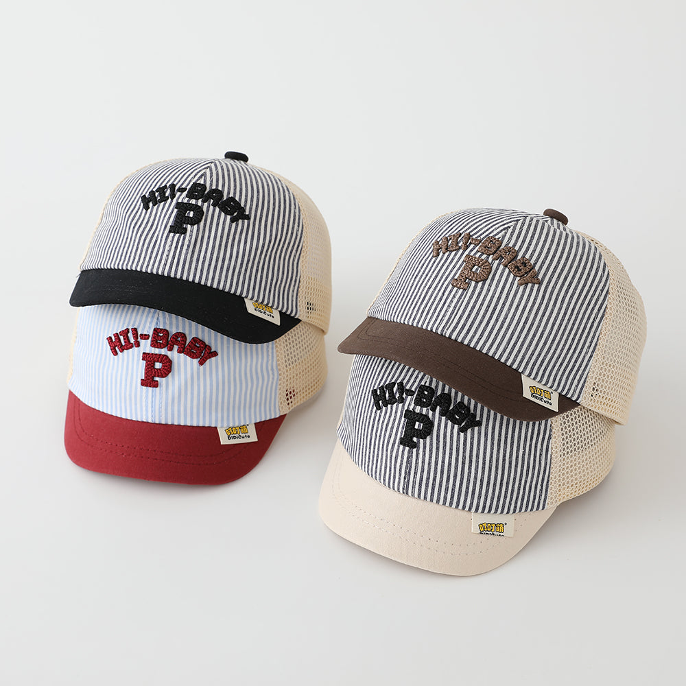 La lettre brodée pour enfants P Chapeau à rayures verticales avec un design multicolore est une mode