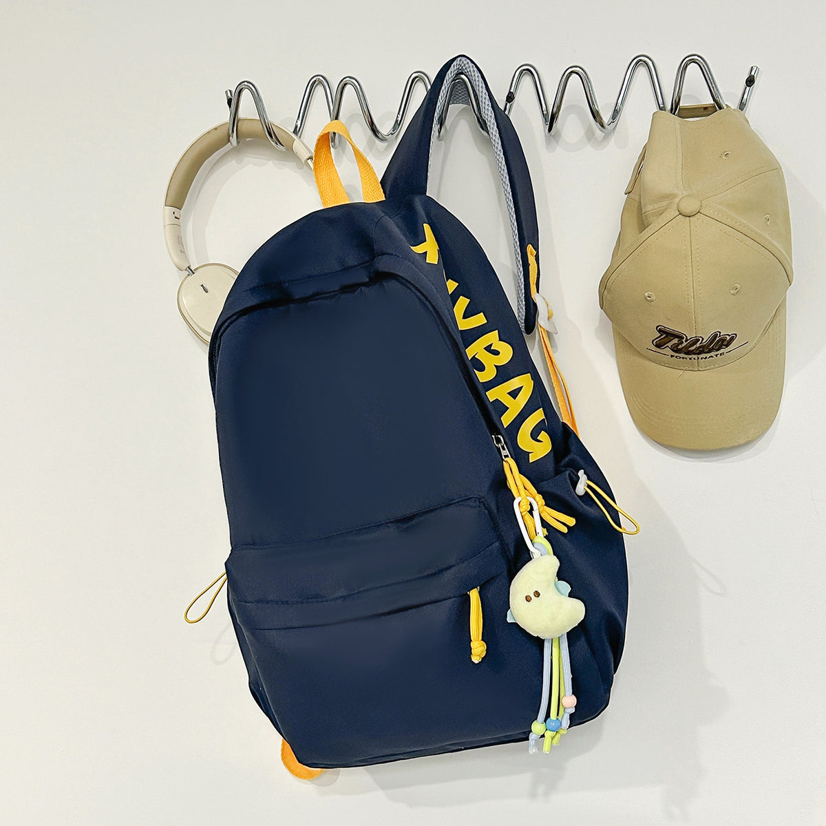 Sac à dos polyvalent occasionnel avec impression de lettre