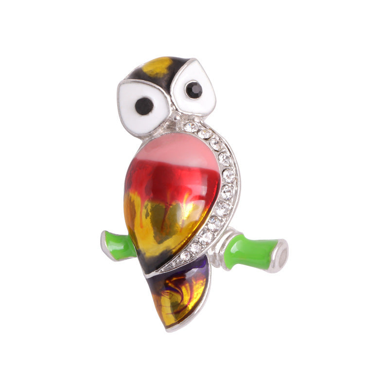 Variété de broches émaillées d'animaux adorables