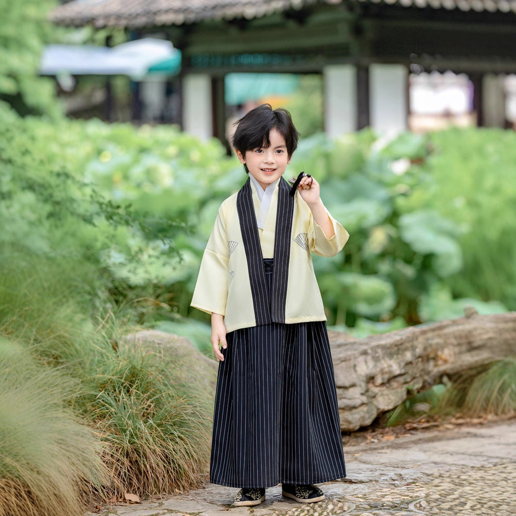 Ensemble kimono jaune de style japonais pour enfants