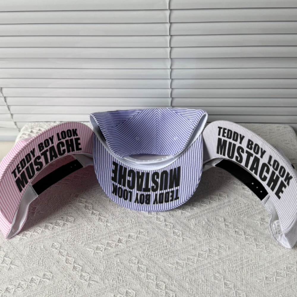 Été hommes et femmes matching fine bande Mustache mignon lettre décorée Brim Casual S