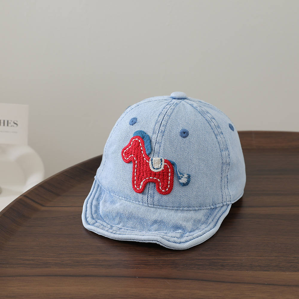 Chapeau de canard denim lavé à l'eau pour nourrissons avec cheval rouge brodé trois dimensions mignon A