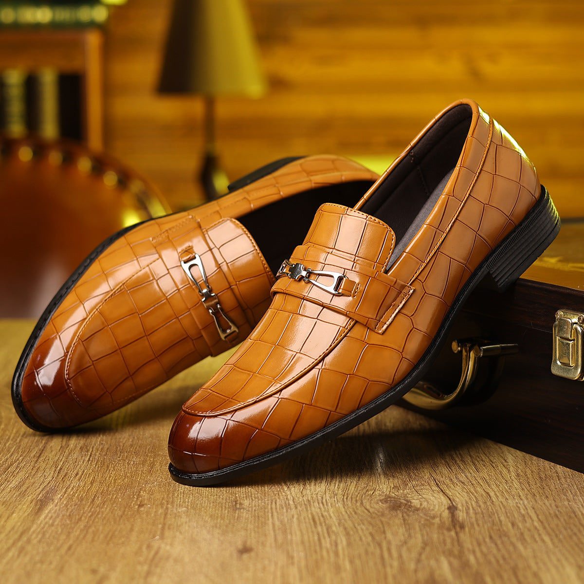 Chaussures en cuir d'affaires à pointe pointue en plaqué casual