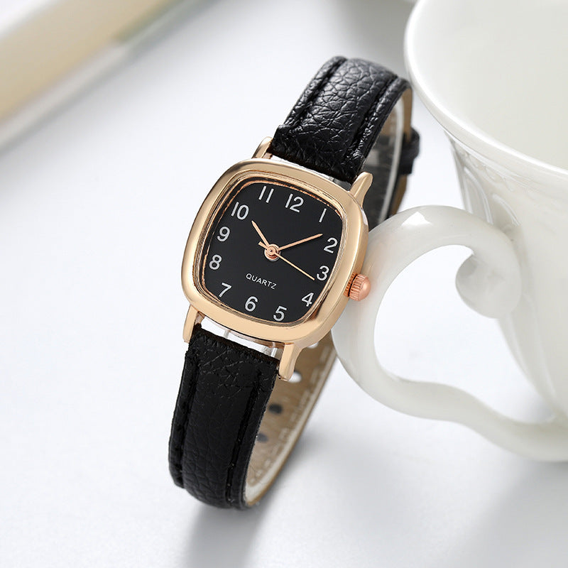 Montre Quartz délicate femme avec un petit cadran