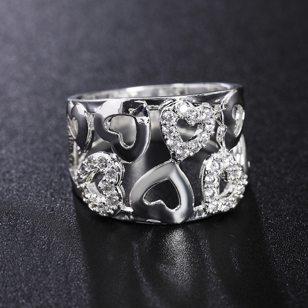 Anneau coupé en forme de cœur avec diamants