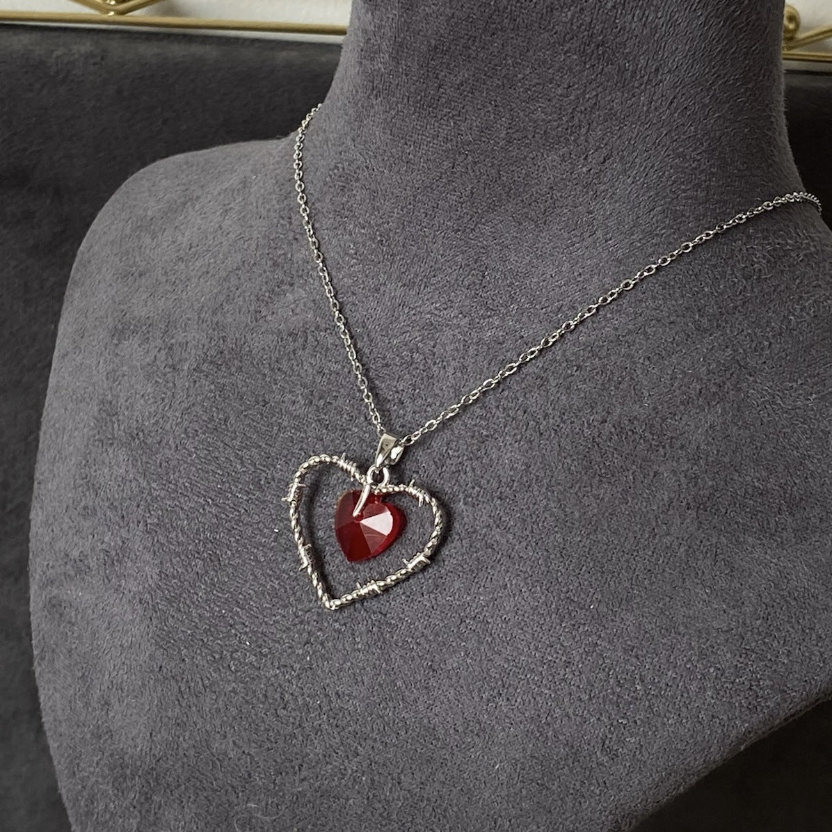 Collier de coeur rouge pour les femmes