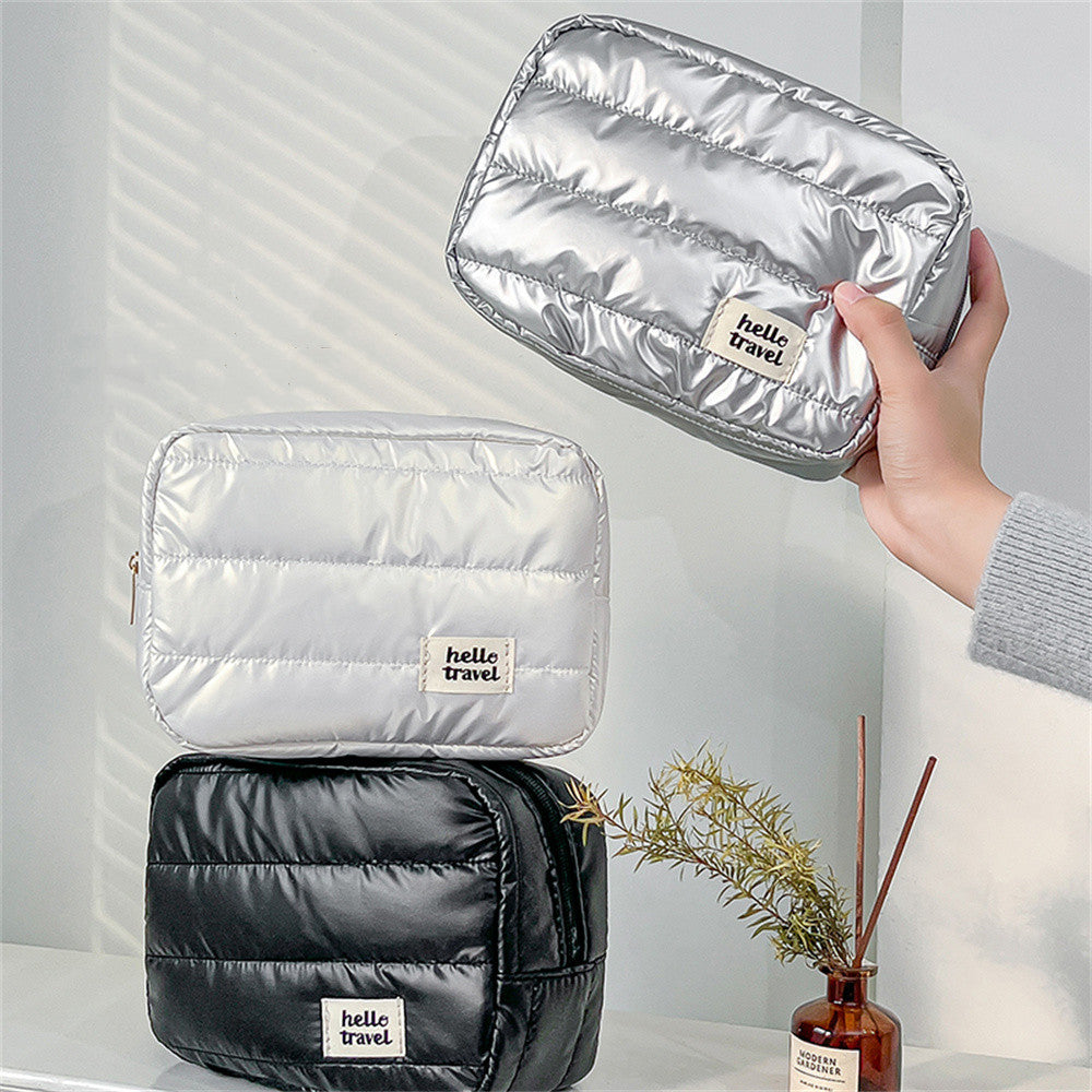 Sac de maquillage élégant de taille moyenne avec finition perle subtileElégant et spacieux